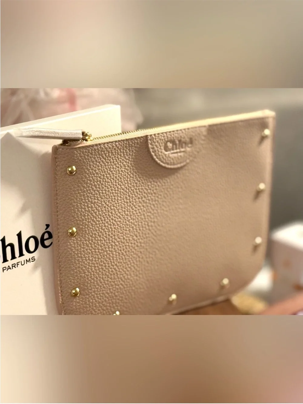 Chloe Parfums Cosmetic Beige Crossbody Shoulder Bag with Gold Chain